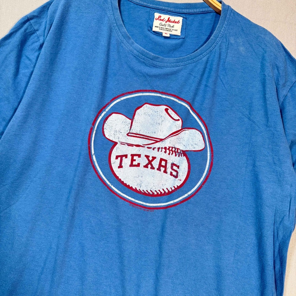 Red Jacket Texas Rangers MLB Baseball Graphic T-Shirt XL Blue Cowboy Hat Graphic